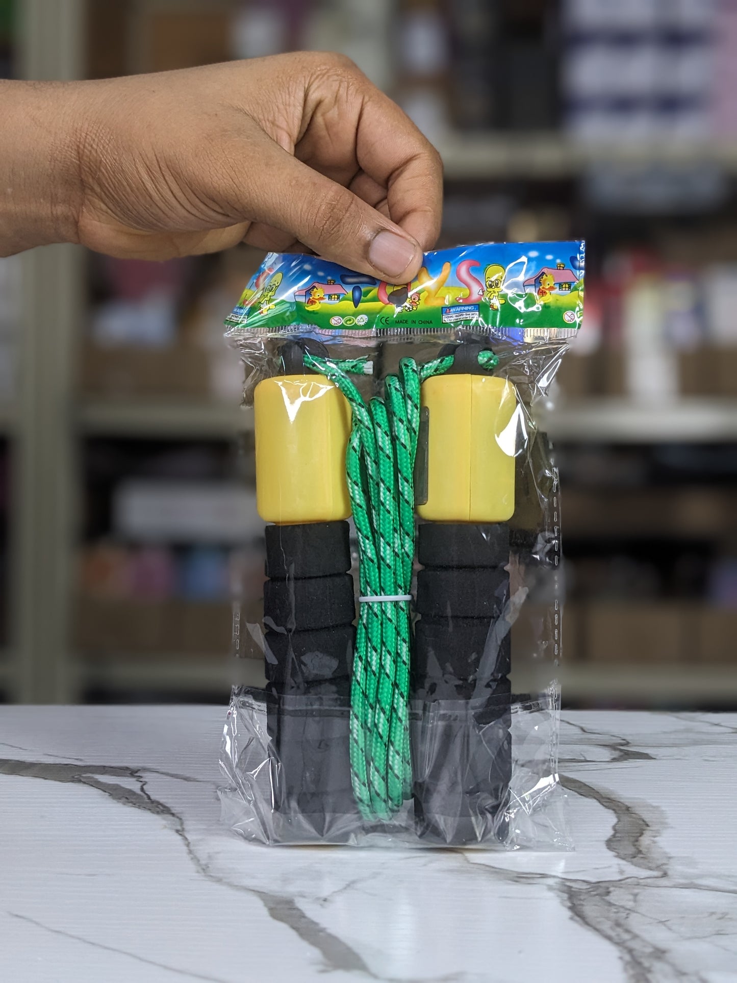 Skipping rope with padded hand and counter