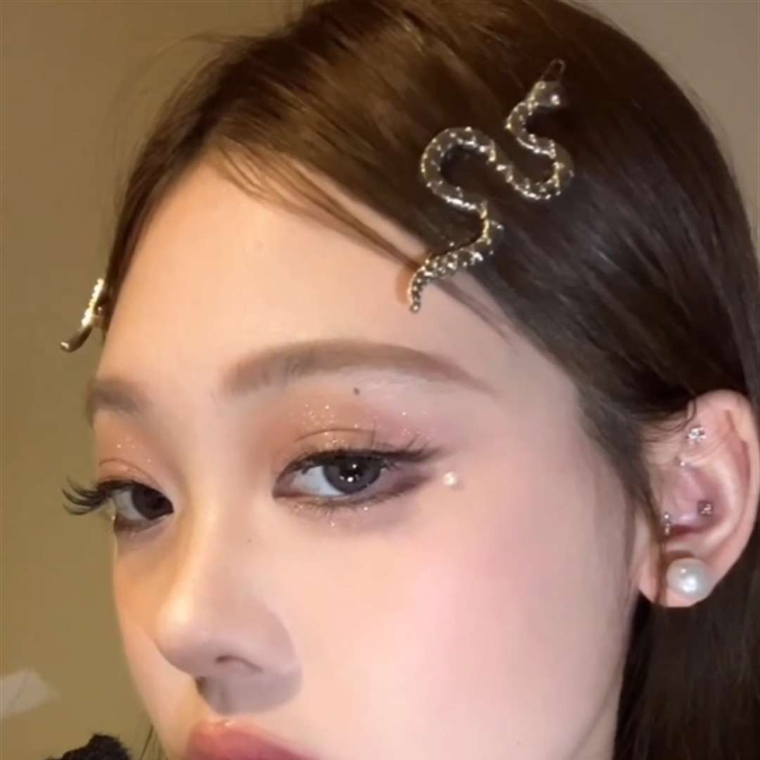 Silver snake-shaped hairpin