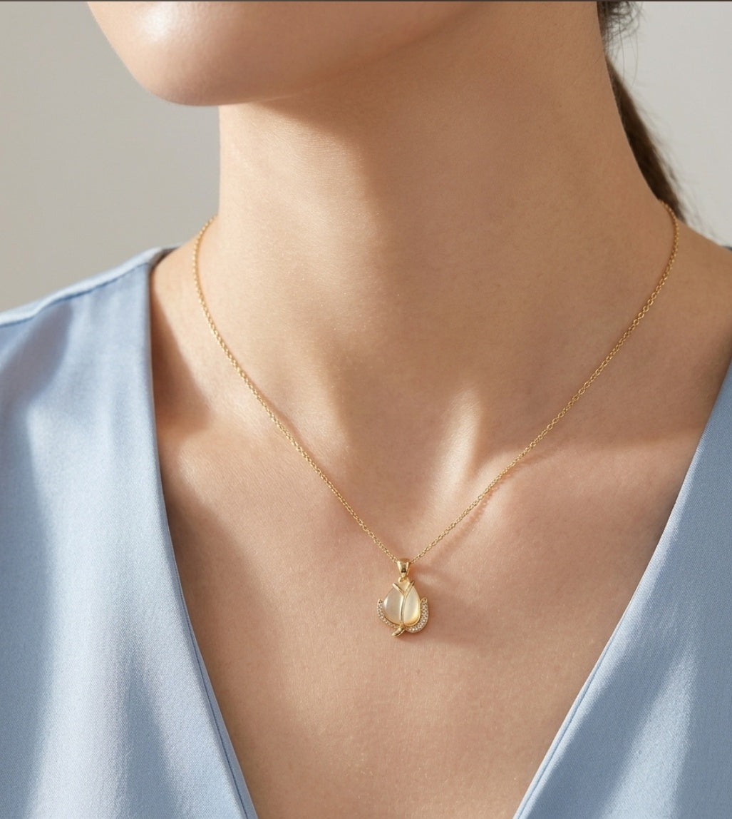 UC3 Golden Tulip Petal Necklace Non Tarnish Exquisite titanium and steel necklace