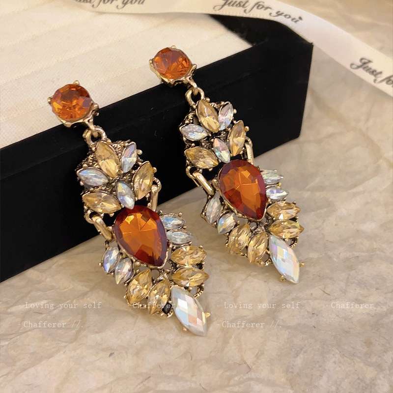 Palace earrings with ear hole