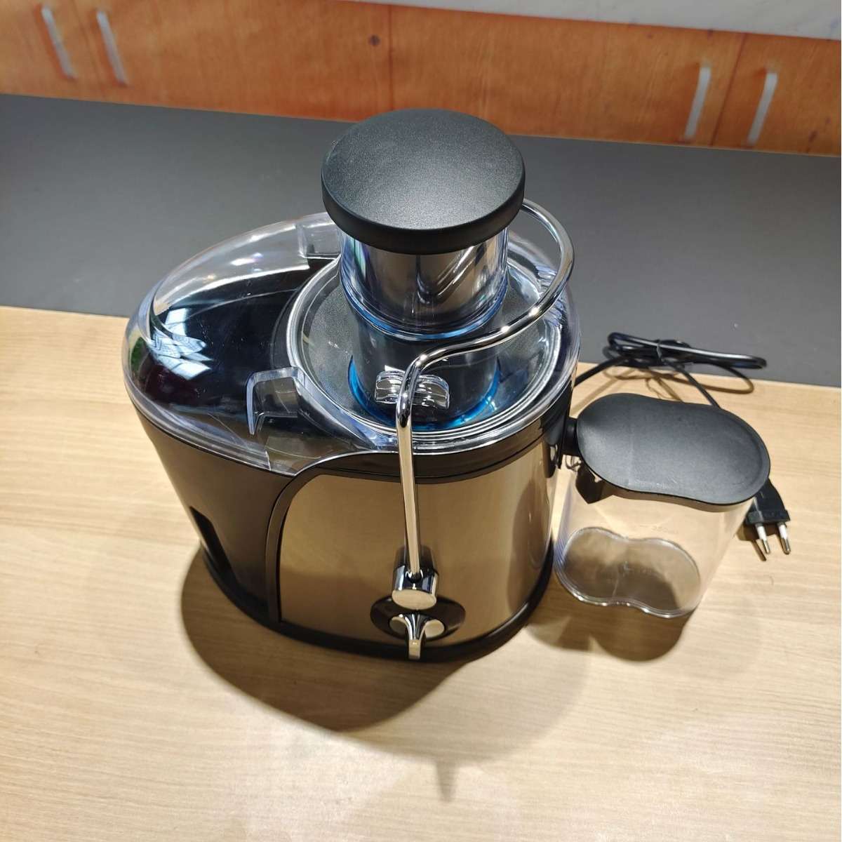 Centrifugal electric juice, juice separation from pulp machine