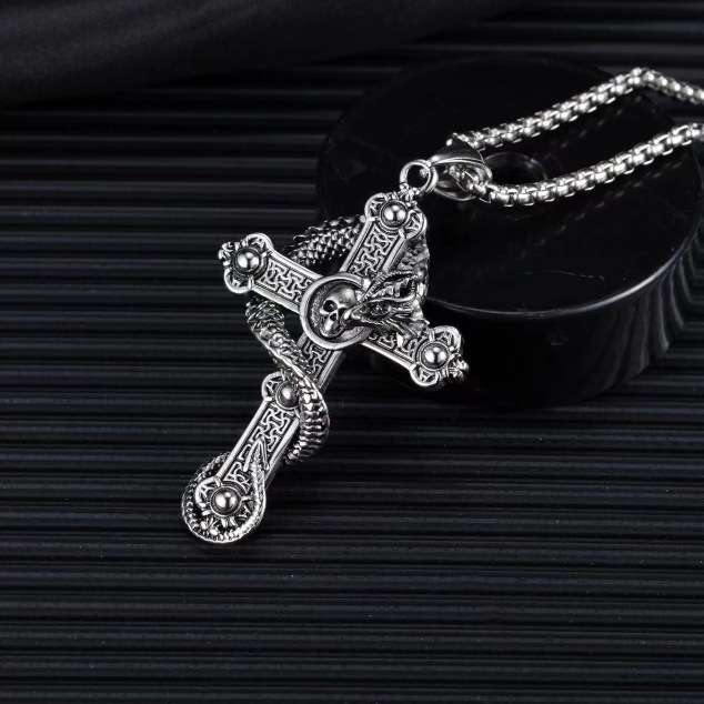 Grim Pendant & necklace