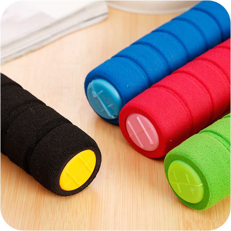 Skipping rope with padded hand and counter