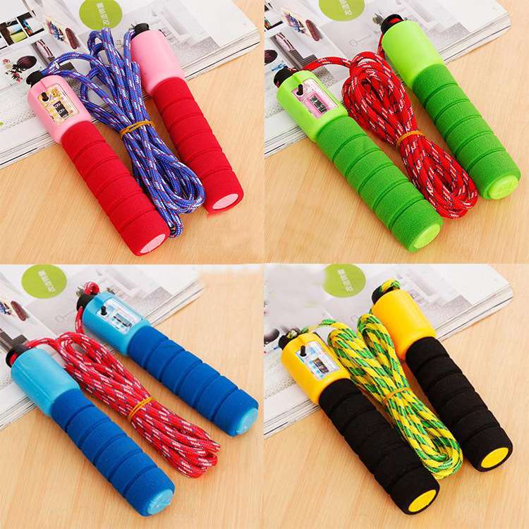 Skipping rope with padded hand and counter