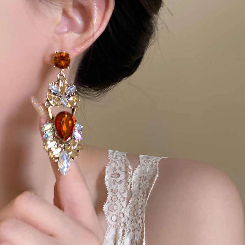 Palace earrings with ear hole