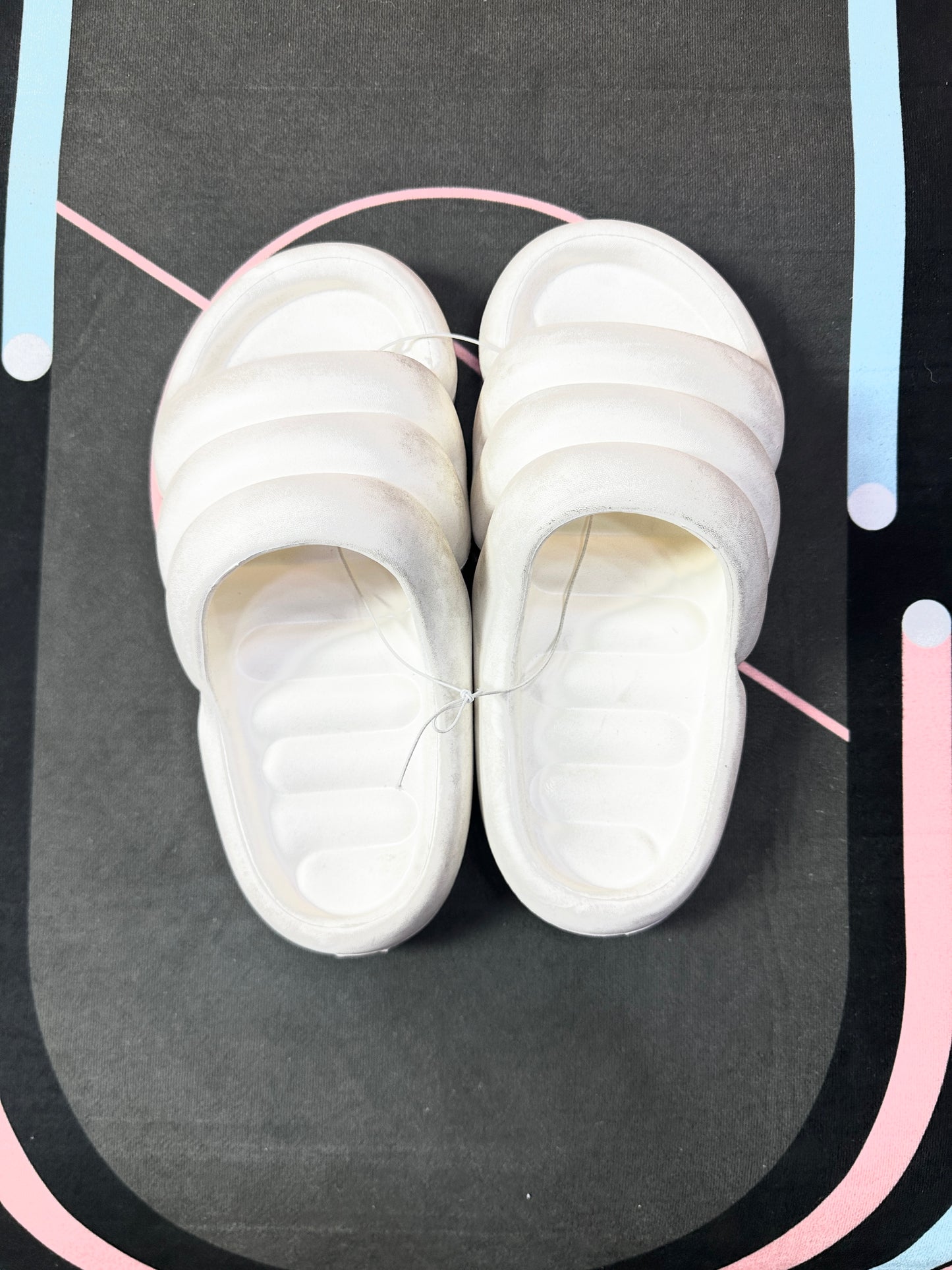 White bubble house slippers Size 40-41