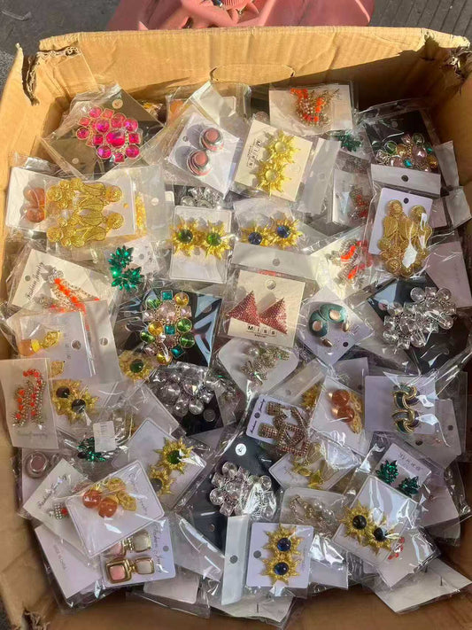 Pre-sale | Wholesale 100pcs High-end style earrings for women, popular on Instagram. Geometric earrings. Luxury ear accessories from Korea.