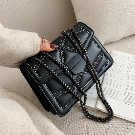 Yogodlns rivet chain shoulder bag