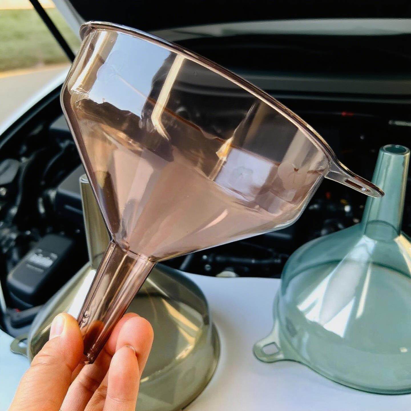 TRANSPARENT CONE SHAPED UNIVERSAL FUNNEL