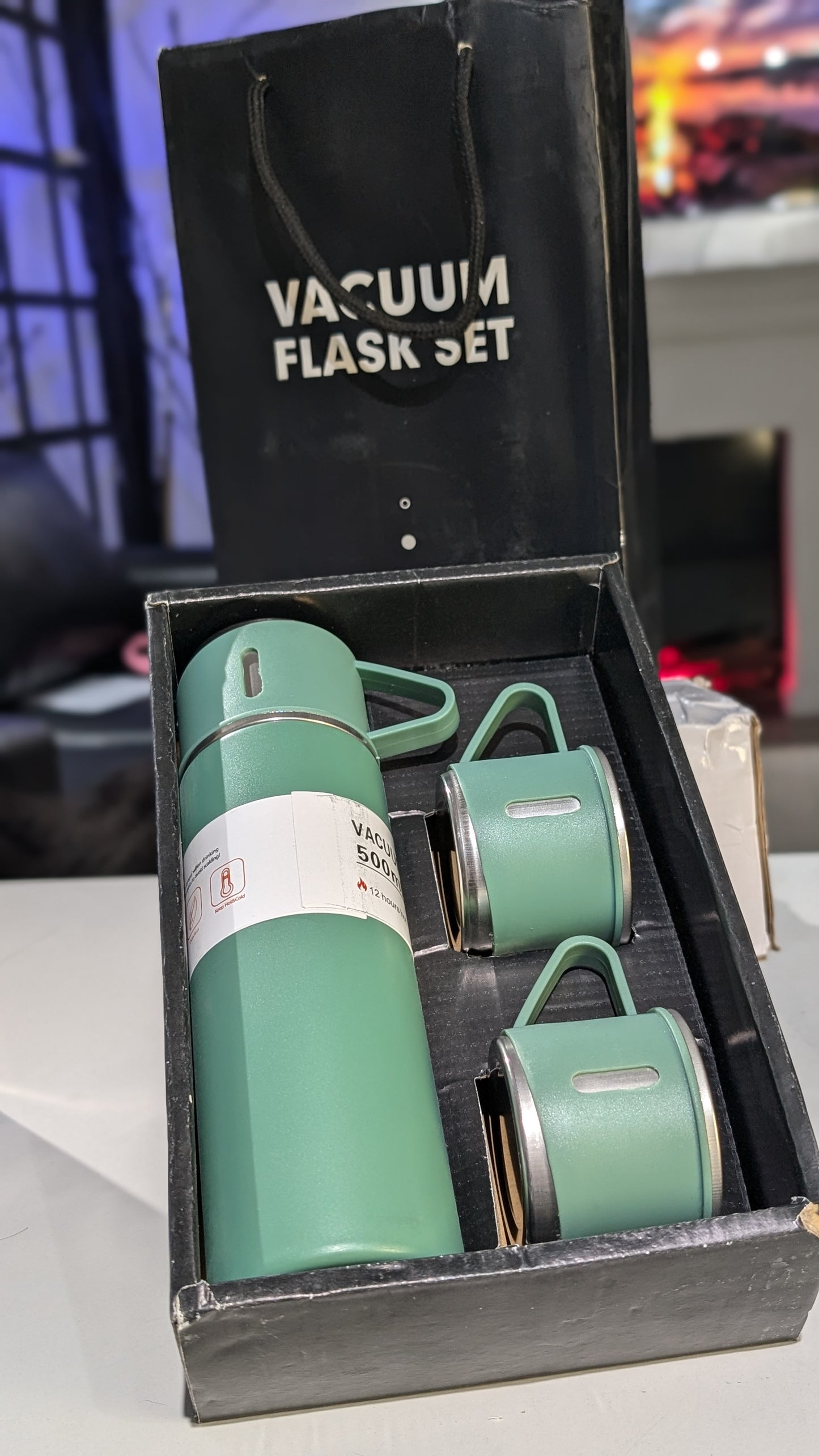 3in1 VACUUM FLASK SET (Comes with a fancy carrier bag as seen in the picture)