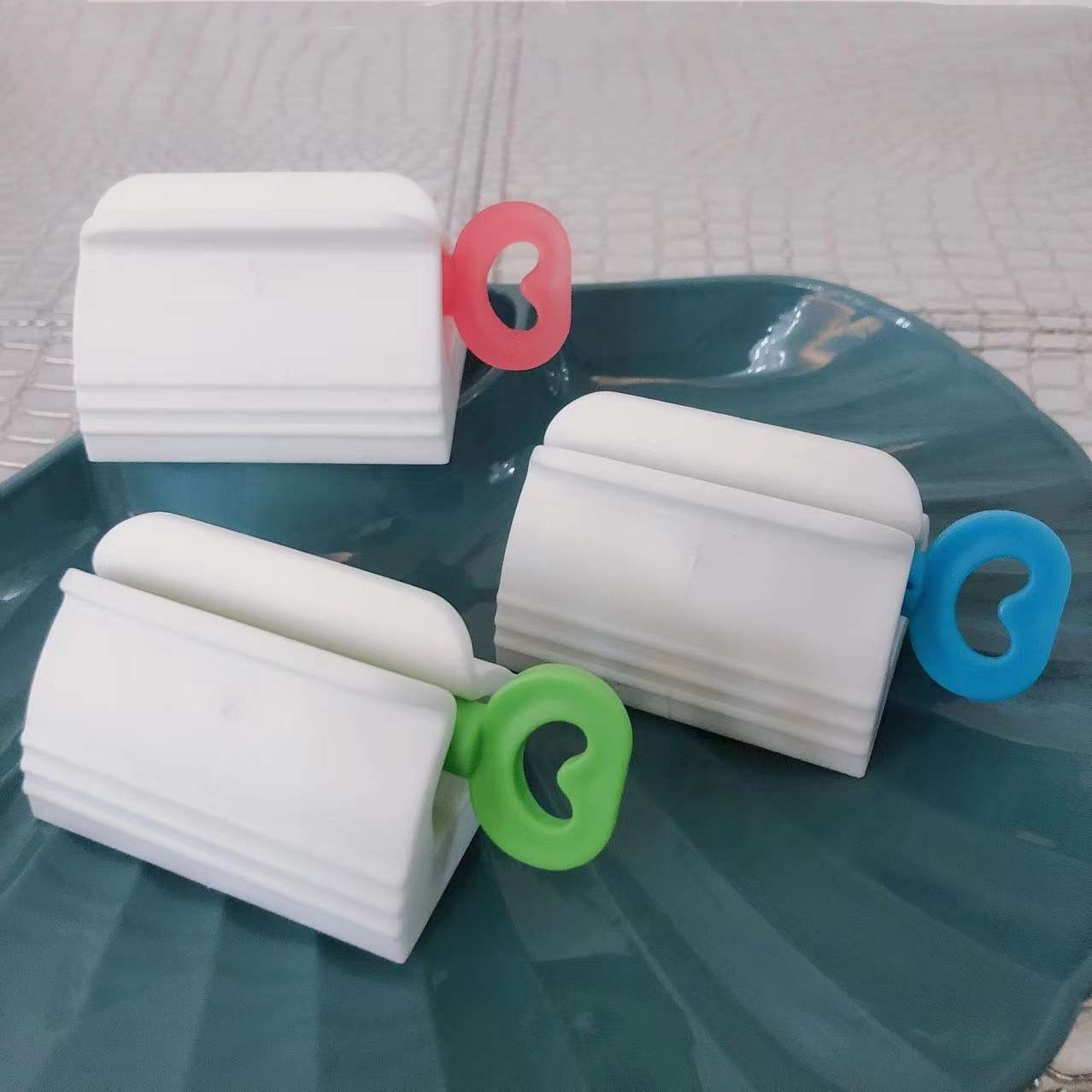 Tooth paste Squeezer