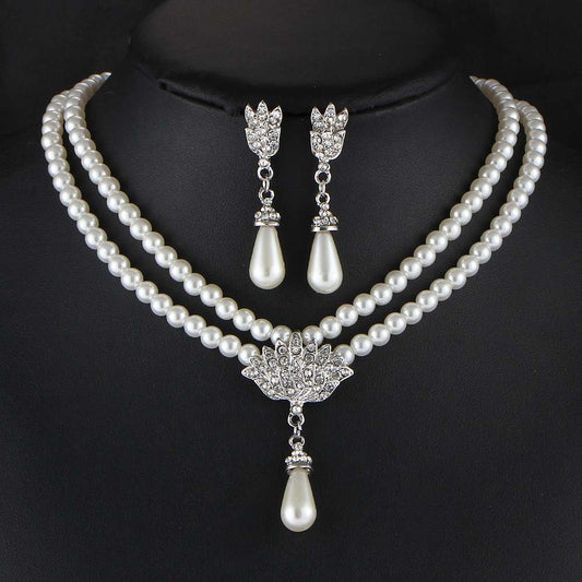 Queen pearl necklace and earrings set
