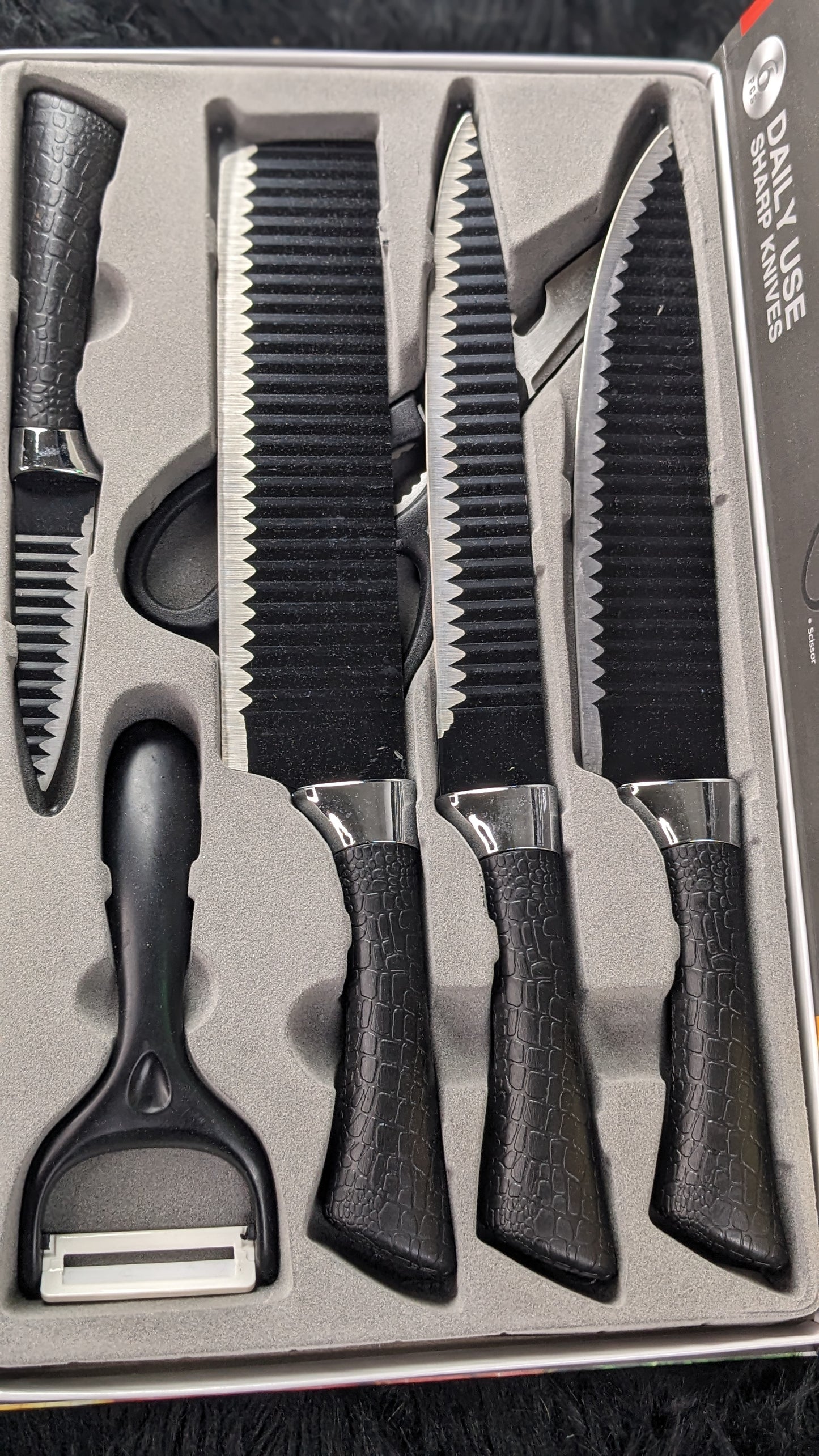 Black Premium is currogated Knife Set