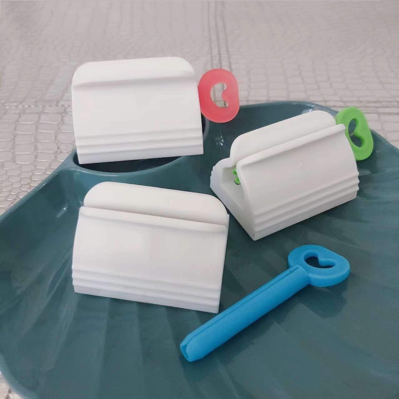 Tooth paste Squeezer