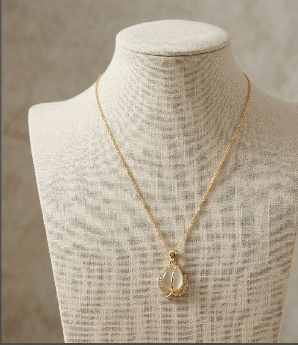 UC3 Golden Tulip Petal Necklace Non Tarnish Exquisite titanium and steel necklace