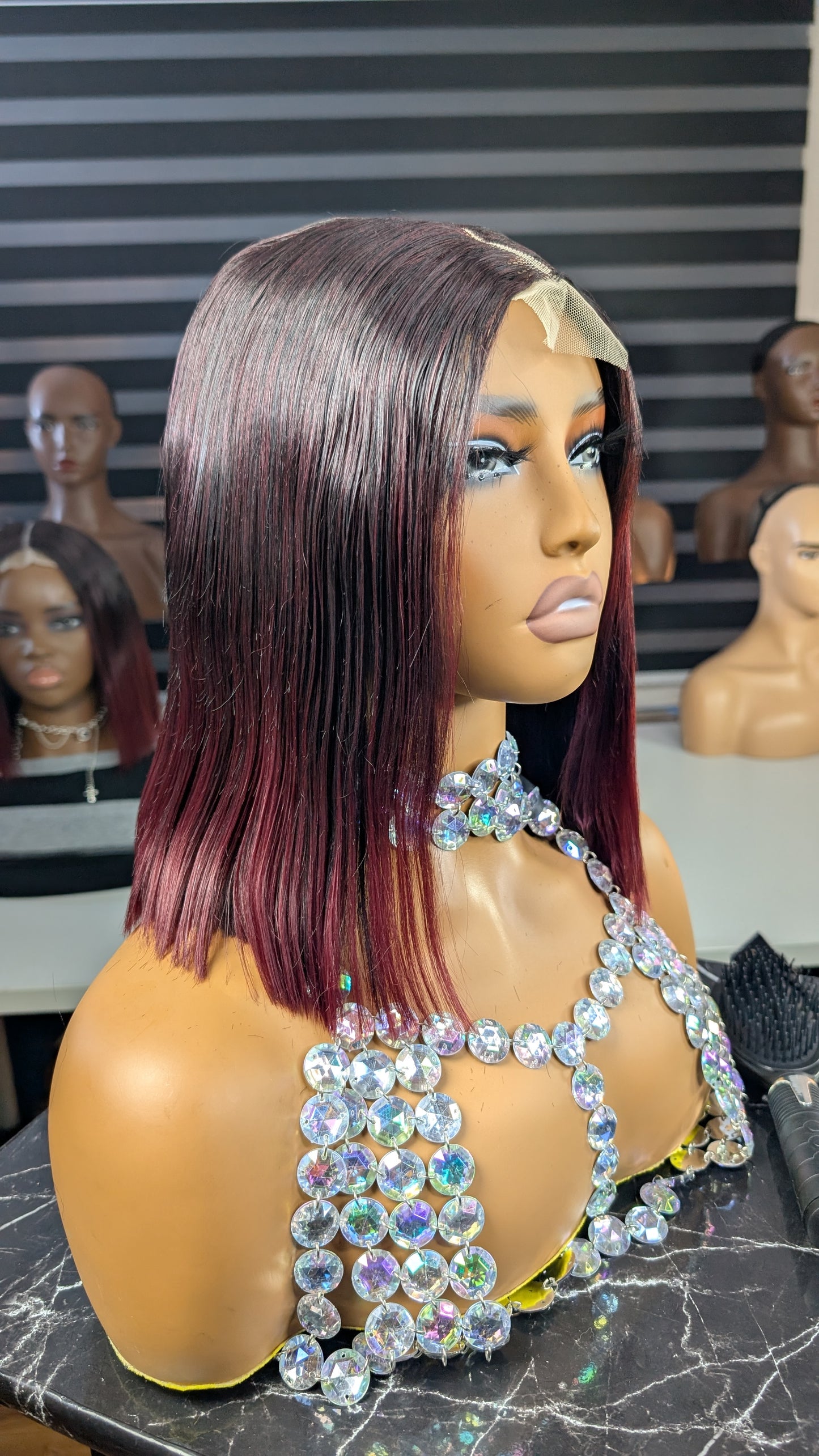 33JT Closure Blunt cut wine wig